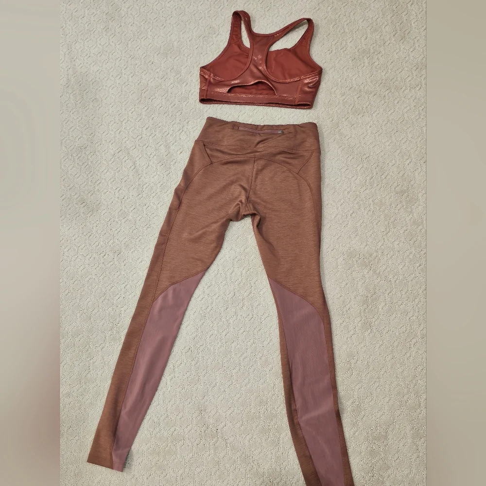 Nike Womens Shimmer Copper Sports Bra & Leggings Set